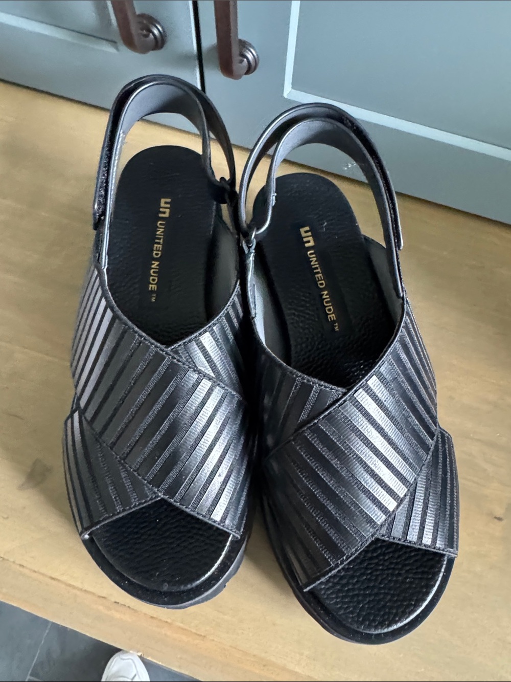 United Nude Metallic Black Cross-Strap Slingback Sandals